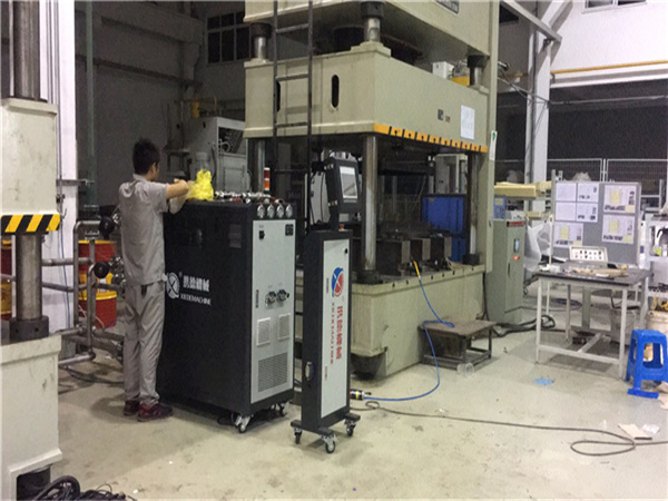 汽車行業(yè)碳纖維成型案例 (1).jpg 汽車行業(yè)碳纖維成型案例 (1).jpg